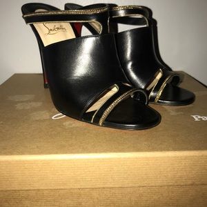 Women’s Christian Louboutin 100MM  Black/Gold